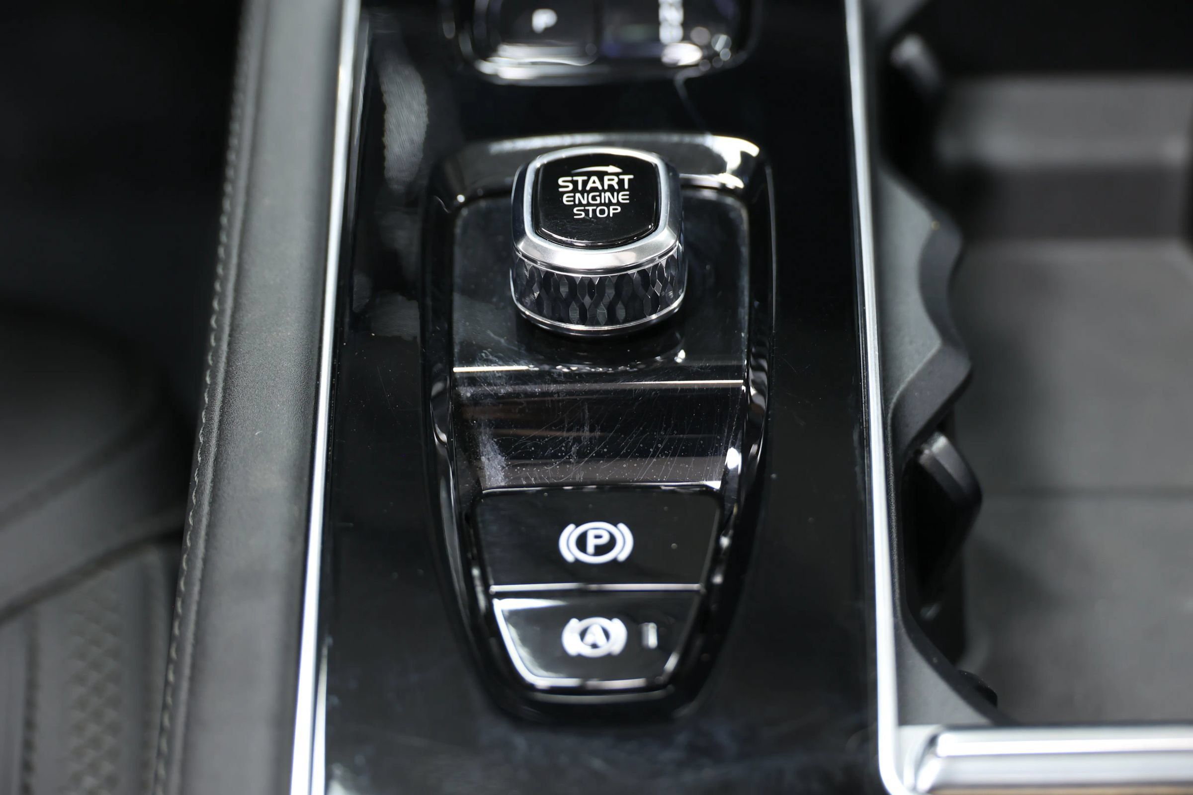 Used 2025 Volvo XC90 T8 Plus w/ Protection Package Premier AWD/4WD image 40