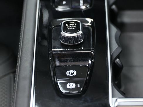 Used 2025 Volvo XC90 T8 Plus w/ Protection Package Premier AWD/4WD image 40