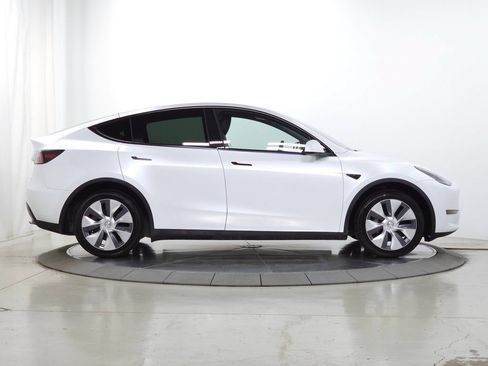Used 2023 Tesla Model Y Long Range AWD/4WD image 13