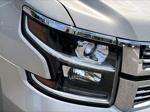 Used 2017 Chevrolet Suburban Premier AWD/4WD image 31