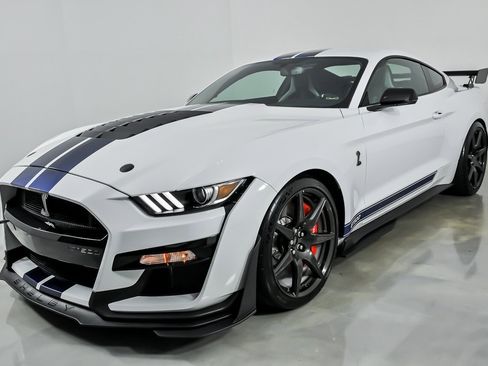 Used 2020 Ford Mustang Shelby GT500 w/ Carbon Fiber Track Pack RWD image 6