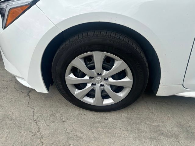 Used 2026 Toyota Corolla LE w/ Carpet Mat Package (TMS) FWD image 4