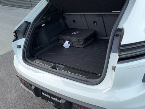 New 2025 Porsche Macan Turbo Electric AWD/4WD image 35