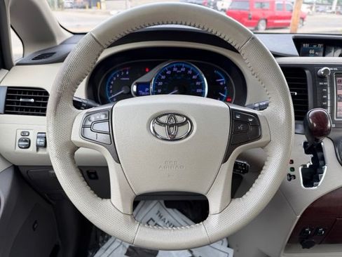 Used 2011 Toyota Sienna XLE w/ XLE Navigation Pkg FWD image 21
