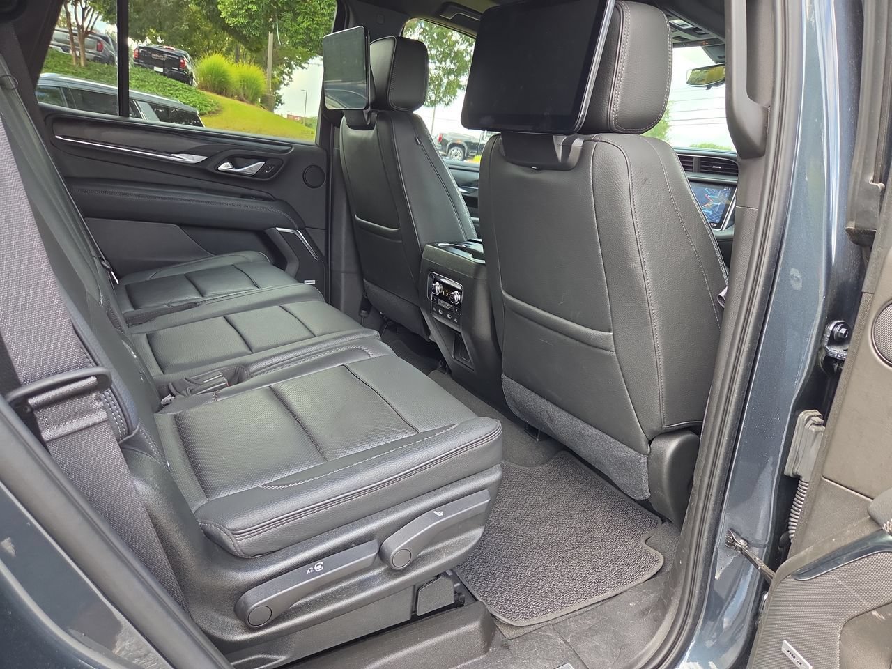 Used 2021 GMC Yukon Denali w/ Denali Ultimate Package AWD/4WD image 28