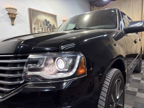 Used 2017 Lincoln Navigator Reserve image 8