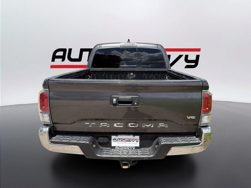 Used 2022 Toyota Tacoma TRD Off-Road AWD/4WD image 13