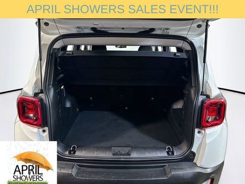 Used 2021 Jeep Renegade Latitude w/ Luxury Group I image 17