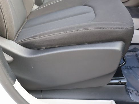 Used 2024 Chrysler Voyager LX image 10