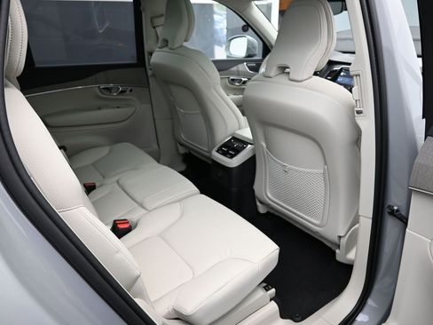 New 2025 Volvo XC90 T8 Plus w/ Protection Package Premier image 39