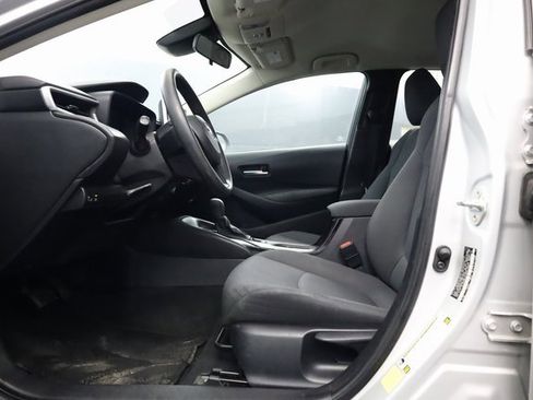 Used 2021 Toyota Corolla LE image 10