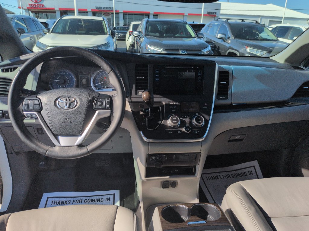 Used 2017 Toyota Sienna FWD image 12