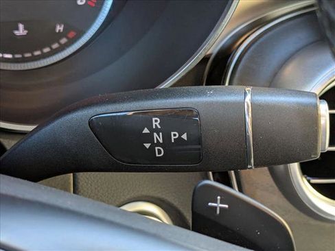 Used 2018 Mercedes-Benz GLC 300 4MATIC image 12