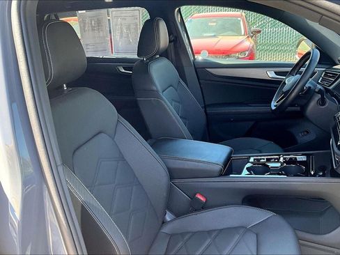 Used 2026 Volkswagen Atlas Cross Sport SE w/ Panoramic Sunroof Package FWD image 6
