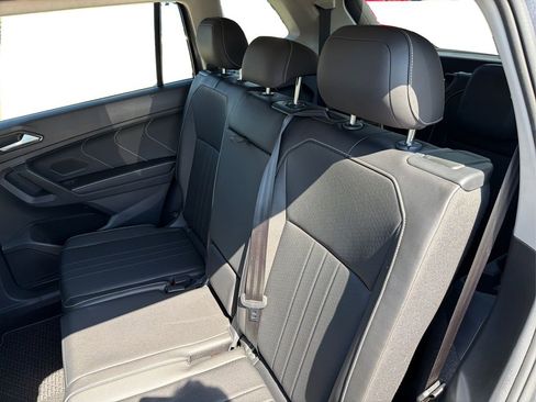 Used 2023 Volkswagen Tiguan SE image 11