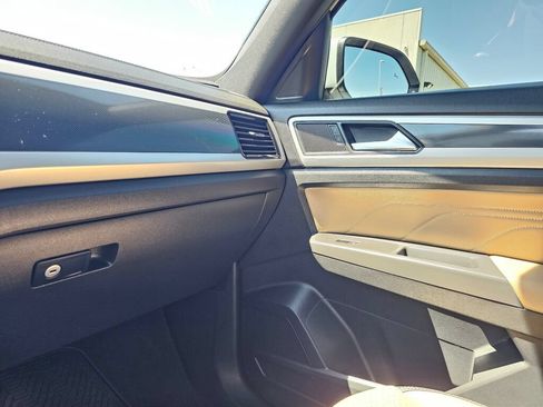 Certified 2023 Volkswagen Atlas Cross Sport SE w/ Panoramic Sunroof Package AWD/4WD image 25