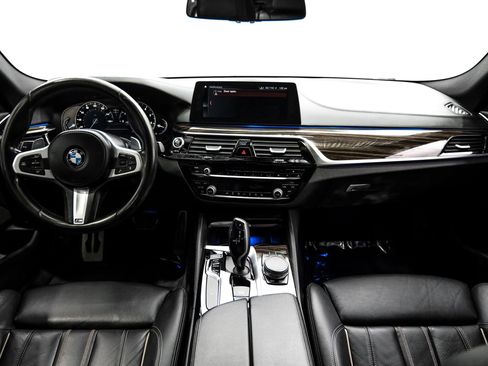 Used 2018 BMW 540i w/ M Sport Package image 18