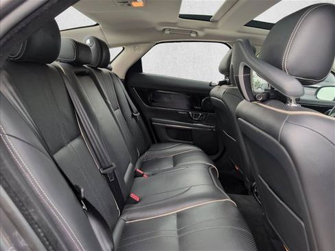 Used 2019 Jaguar XJ R-Sport RWD image 22