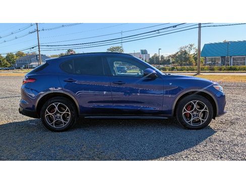 Used 2022 Alfa Romeo Stelvio Ti image 8