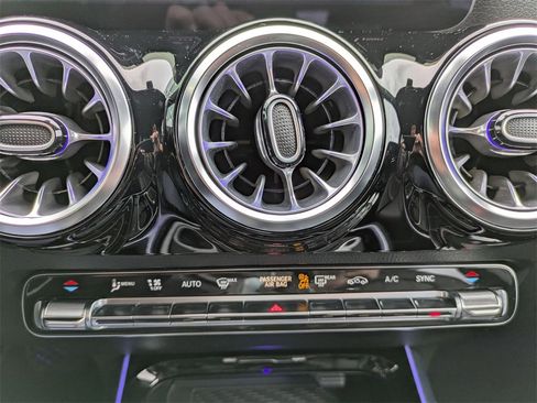 Used 2023 Mercedes-Benz GLA 250 4MATIC image 25