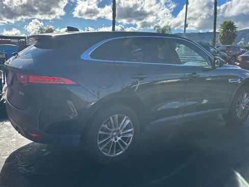 Used 2017 Jaguar F-PACE Prestige image 3