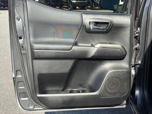 Used 2019 Toyota Tacoma TRD Off-Road image 42