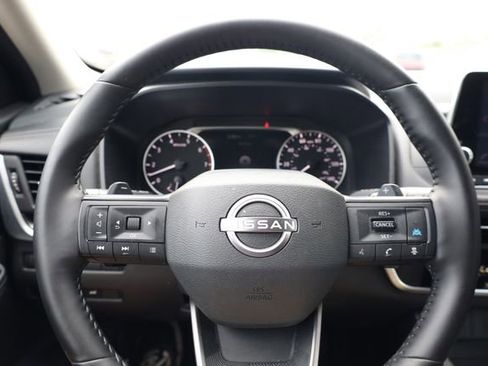 Used 2025 Nissan Rogue SV image 16