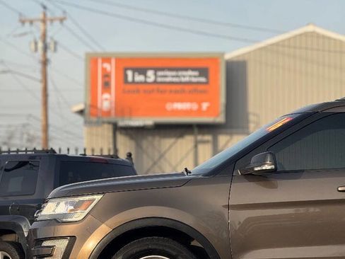 Used 2016 Ford Explorer XLT w/ Equipment Group 201A image 18