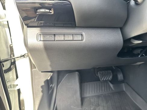 New 2025 Nissan Pathfinder S image 24