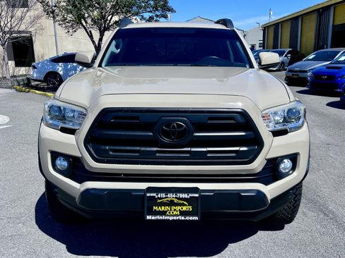 Used 2017 Toyota Tacoma SR5 w/ Tow Package image 3
