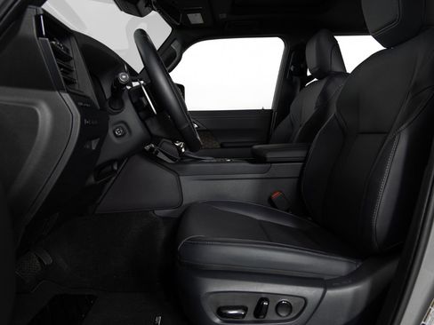 Used 2024 Lexus GX 550 w/ Accessory Package (2T) image 15