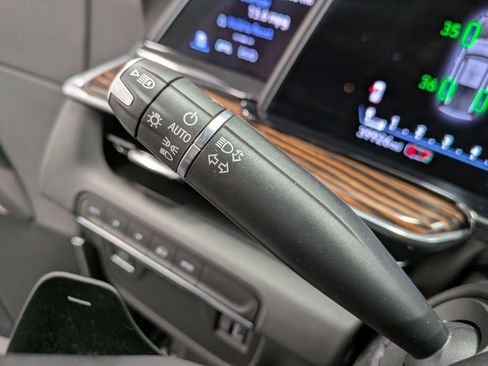 Used 2021 Cadillac Escalade Premium Luxury image 17