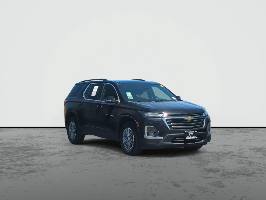 Used 2023 Chevrolet Traverse LT FWD image 2