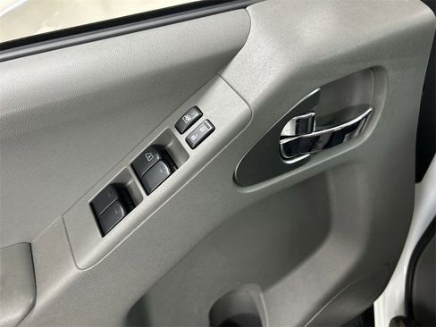 Used 2020 Nissan Frontier SV w/ Midnight Edition Floor Mats image 11