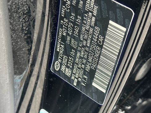 Certified 2025 Hyundai Elantra SEL image 28