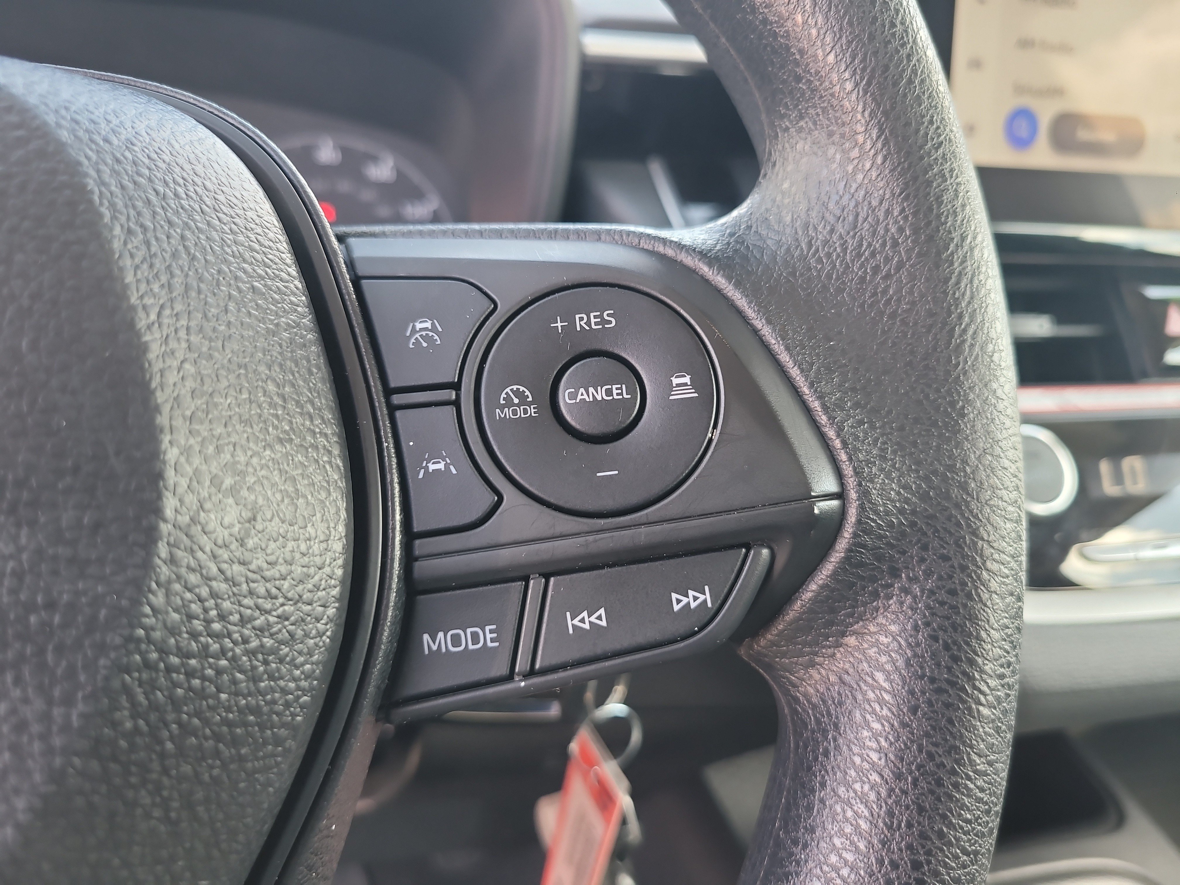 Used 2025 Toyota Corolla LE FWD image 28