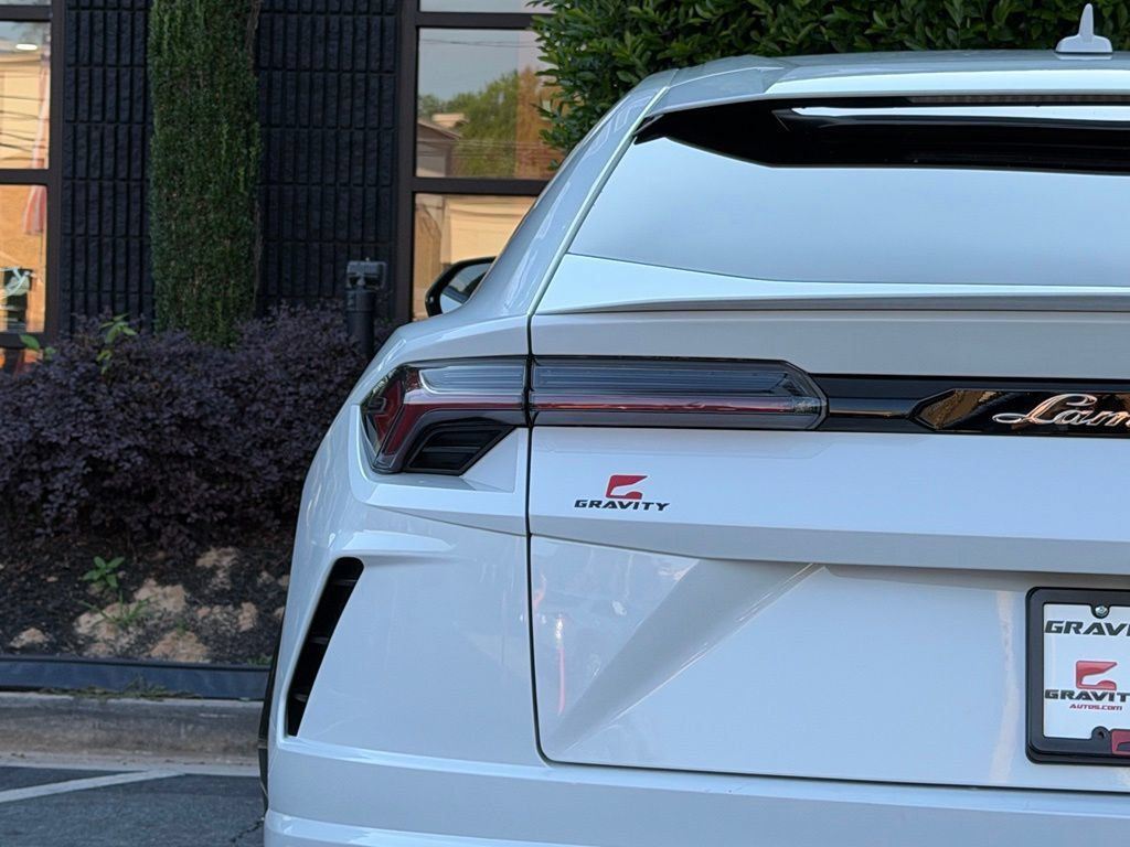 Used 2021 Lamborghini Urus AWD/4WD image 15