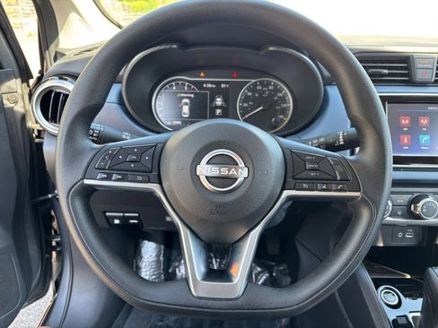 Used 2025 Nissan Versa SV FWD image 22