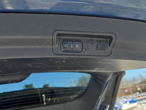 Used 2020 Ford Explorer XLT image 27