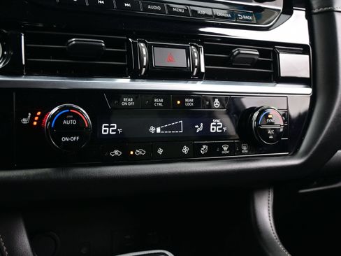 Used 2023 Nissan Pathfinder SL AWD/4WD image 21