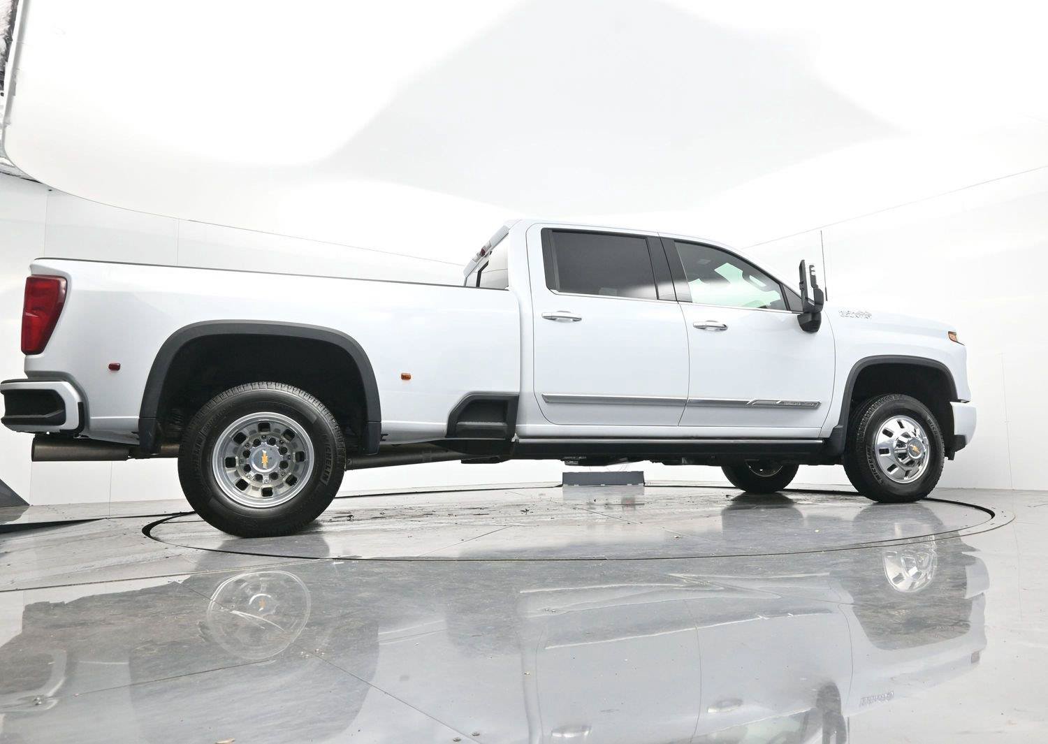 Used 2026 Chevrolet Silverado 3500 High Country w/ Technology Package AWD/4WD image 53