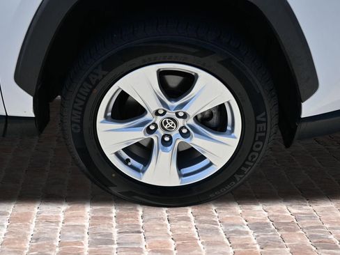 Used 2021 Toyota RAV4 XLE w/ Convenience Package FWD image 38