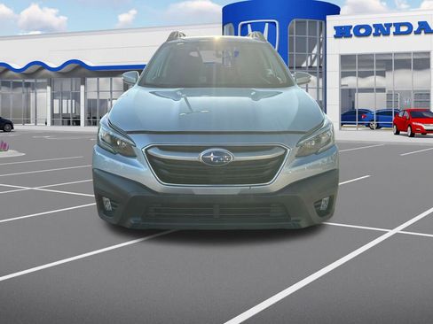 Used 2020 Subaru Outback Premium AWD/4WD image 2
