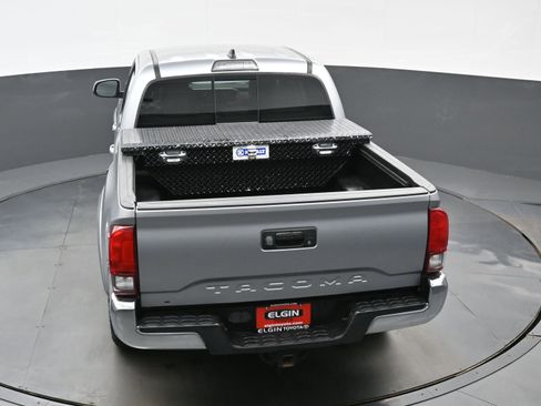 Used 2019 Toyota Tacoma SR5 AWD/4WD image 38