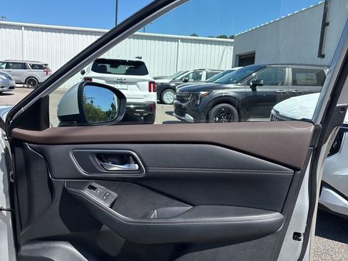 Used 2023 Nissan Rogue Platinum AWD/4WD image 22