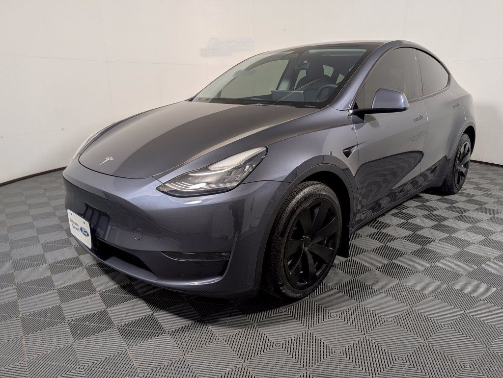Used 2023 Tesla Model Y Long Range AWD/4WD image 4