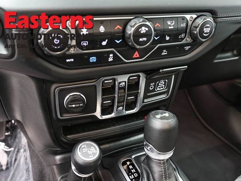 Used 2025 Jeep Wrangler Unlimited Sahara image 20