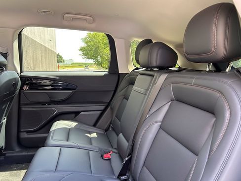 New 2026 Lincoln Nautilus Premier AWD/4WD image 12
