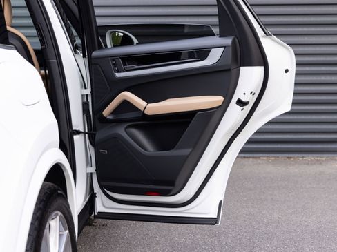 New 2025 Porsche Cayenne AWD/4WD image 30