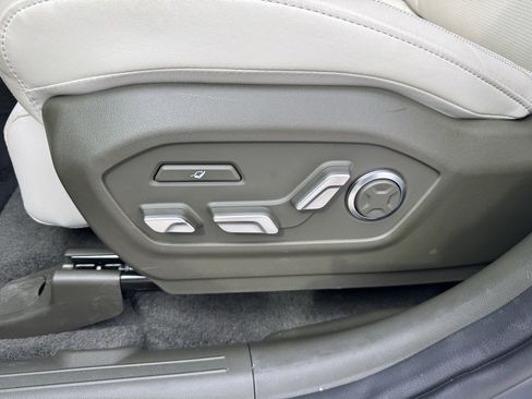 Used 2025 Hyundai Santa Fe Calligraphy image 11